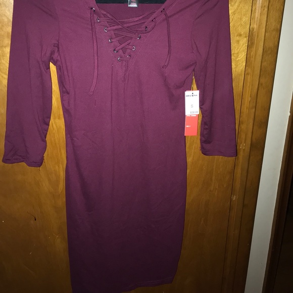 Maroon fitted dress - Picture 2 of 2